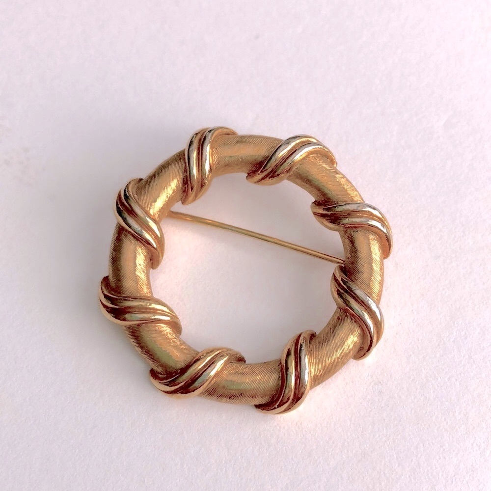 Trifari Brooch Pin Vintage Gold Tone Rope Detail
